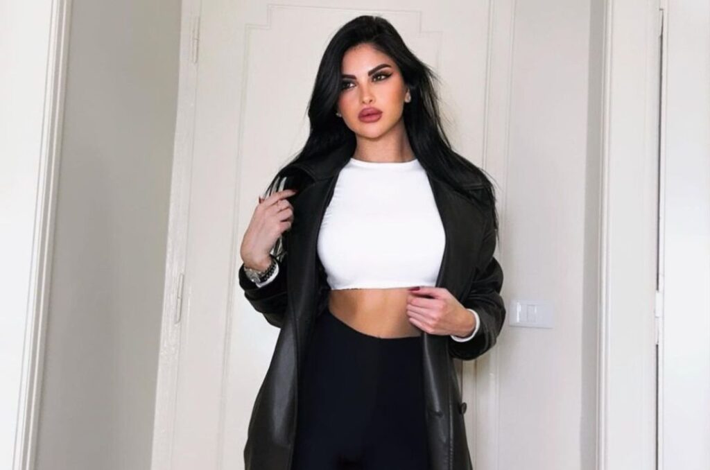 Pakistani single woman