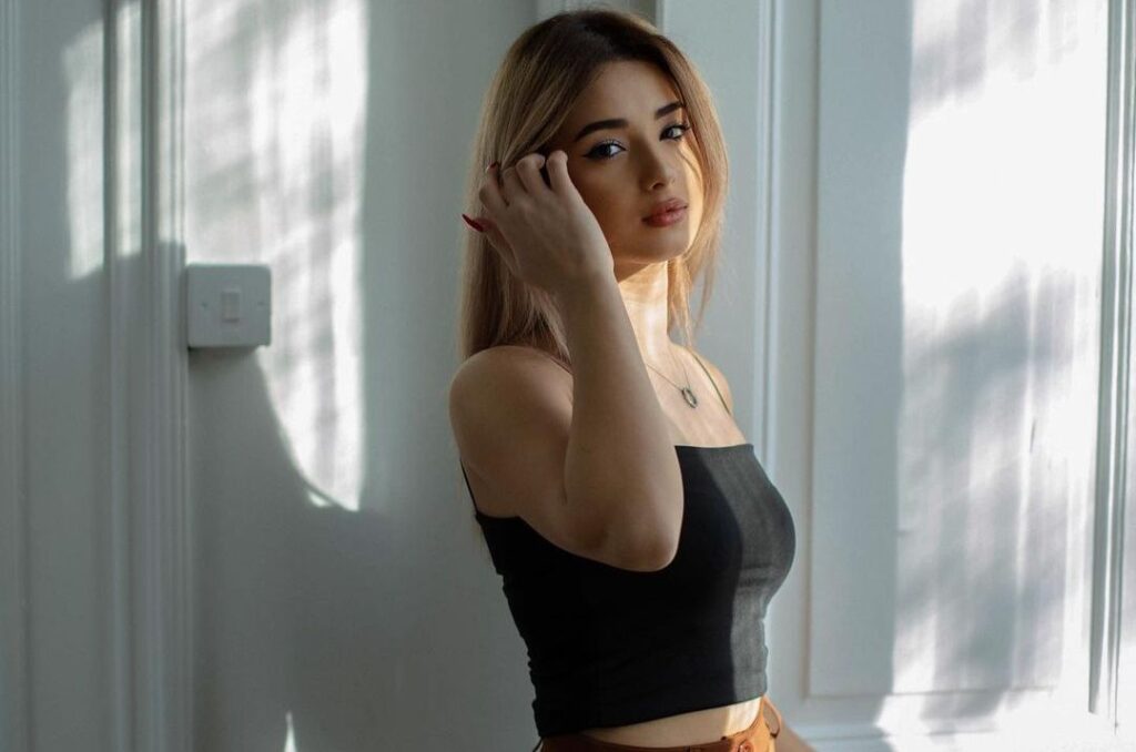 Uzbek single woman