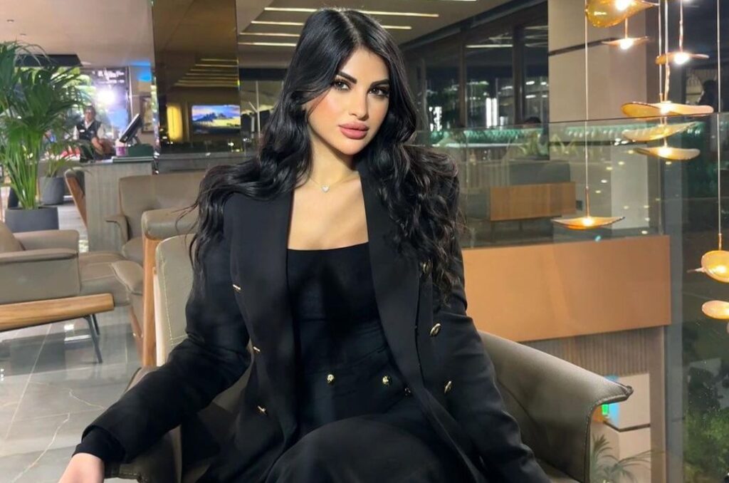 Single woman from Syria