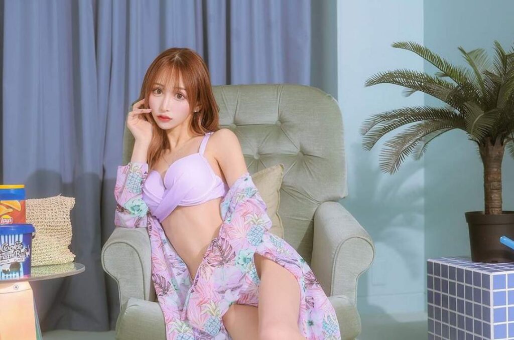 Cute Japanese woman for marriage