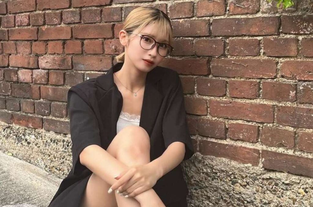 Single Japanese girl