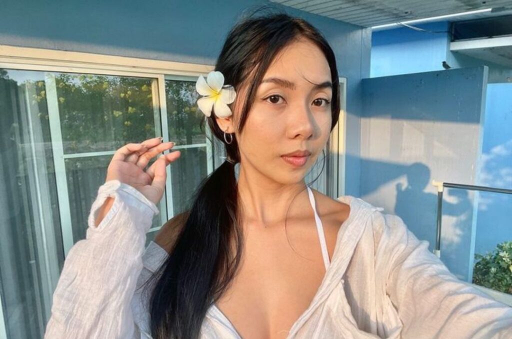 Mongolian single woman