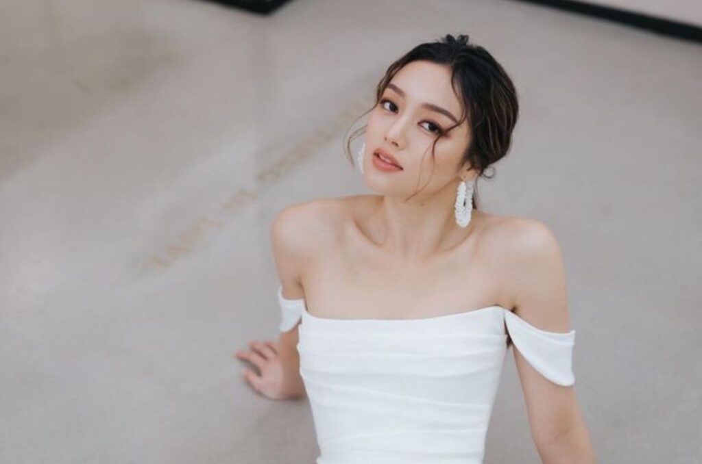 Beautiful Chinese girl