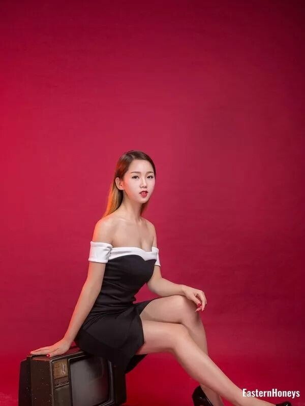 Caixia, 41