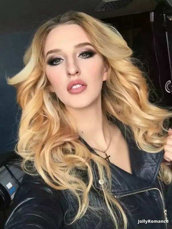 Miriam, 26