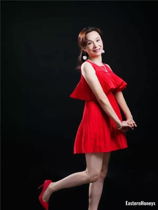 Oleksandra, 51