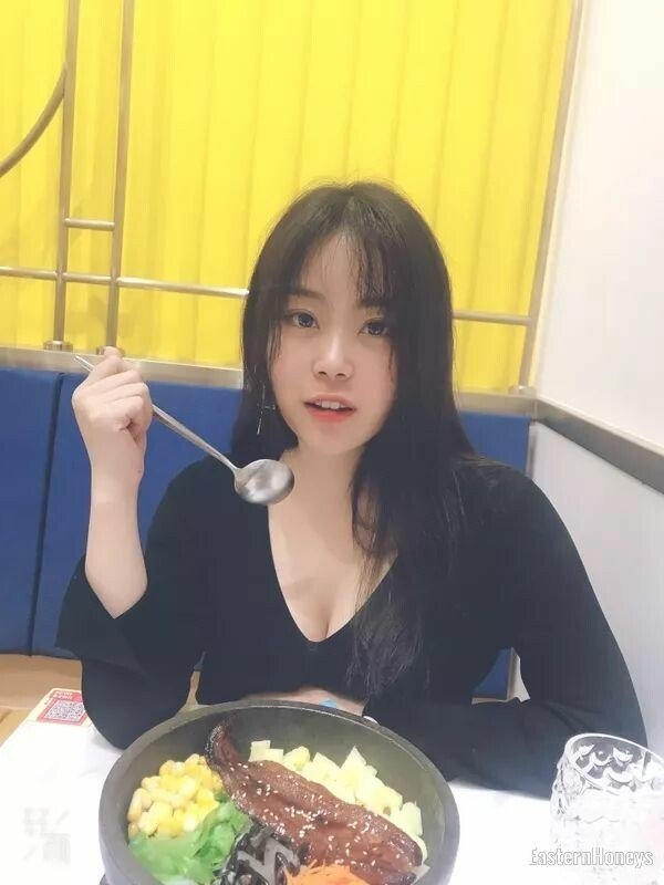 Maria, 24