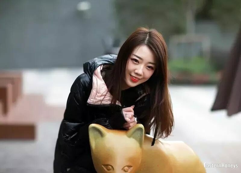 Lily, 27
