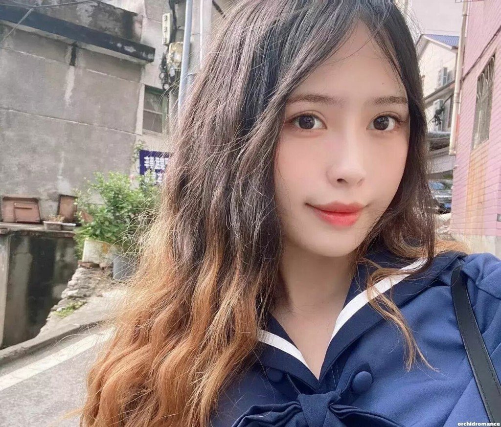 Ashley, 21